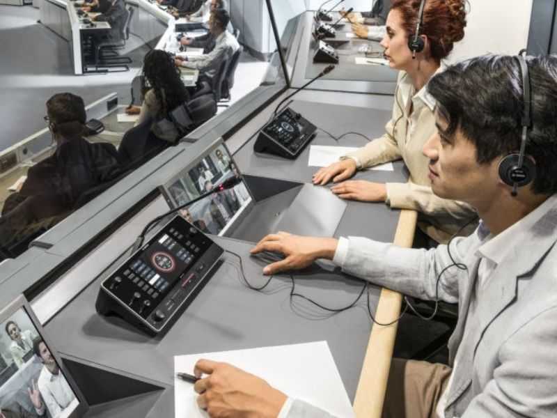 Hoạt động thông qua một quy trình phối hợp giữa các thiết bị thu và phát